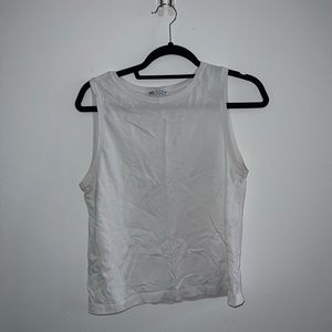 White loose tank